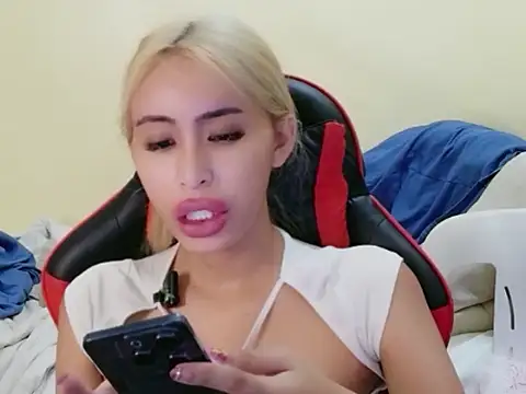 Snapshot of celest_yummy chatting on June 13, 2026, 6:50 pm celest yummy online show from June 13, 2026, 6:50 pm