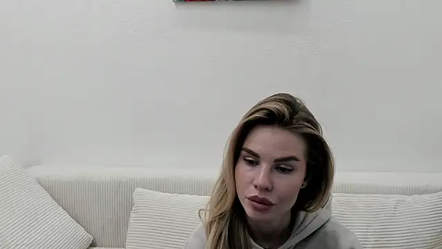 Snapshot of MollyCem chatting on March 22, 2026, 6:42 pm MollyCem online show from March 22, 2026, 6:42 pm