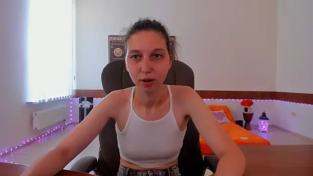 Snapshot of Ellina_Star chatting on July 8, 2026, 8:26 am Ellina Star online show from July 8, 2026, 8:26 am