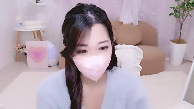 YURIKAsan  online show from April 5, 2026, 12:34 pm