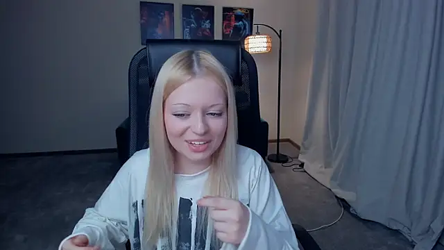 LiliInyart online show from March 5, 2026, 2:13 pm