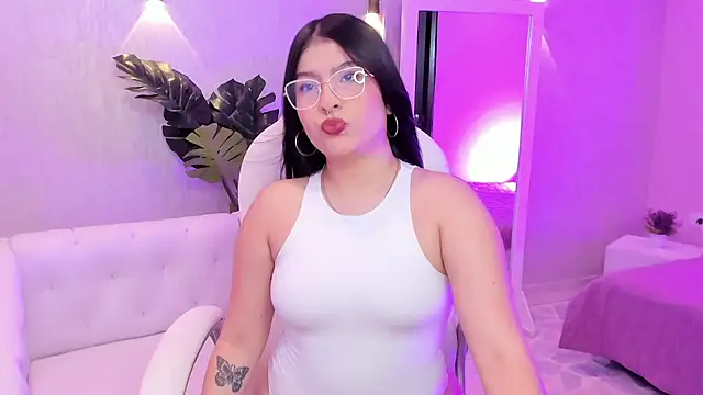 HannaLee333 online show from April 18, 2026, 5:15 pm