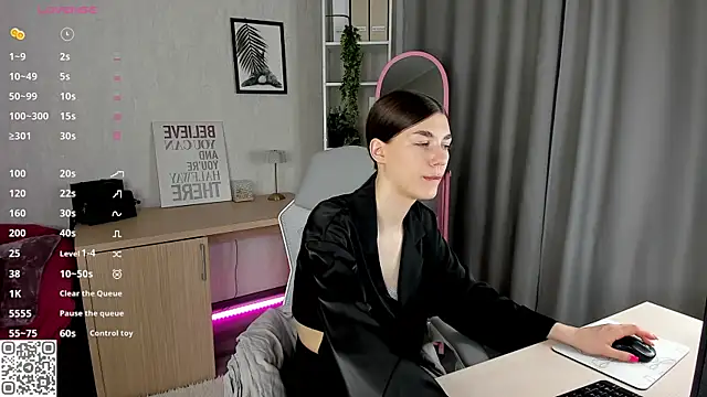 Snapshot of LunaRossaa chatting on June 10, 2026, 11:50 pm LunaRossaa online show from June 10, 2026, 11:50 pm