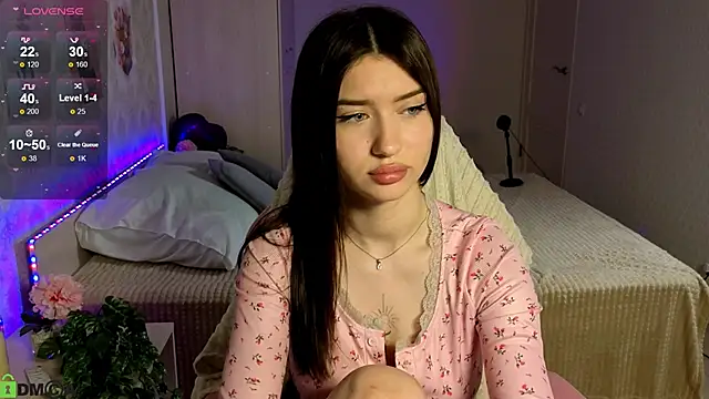 Sugar Kitten12 online show from June 14, 2026, 2:24 am