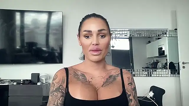 Snapshot of AMBER_HARD chatting on March 14, 2026, 1:17 pm AMBER HARD online show from March 14, 2026, 1:17 pm