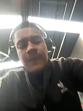Snapshot of OliverTabordaa chatting on May 27, 2026, 4:47 pm OliverTabordaa online show from May 27, 2026, 4:47 pm