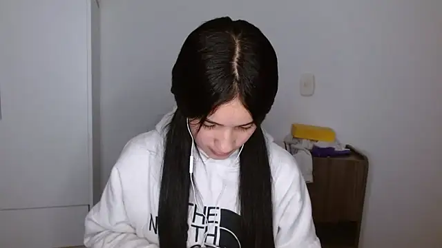 Lucy engel online show from April 10, 2026, 12:50 am