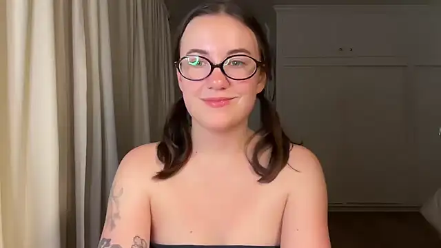 summerxo online show from June 5, 2026, 5:45 am
