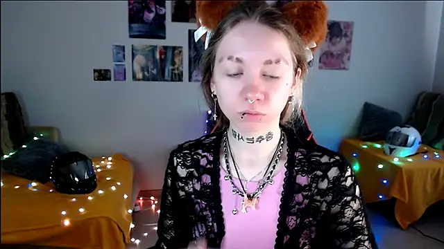 Nica Kawaii online show from May 20, 2026, 12:13 pm