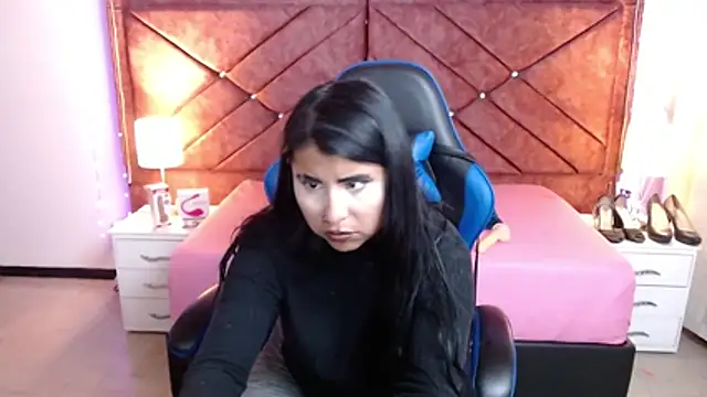 Alisha Gamskar13 online show from April 10, 2026, 1:18 pm