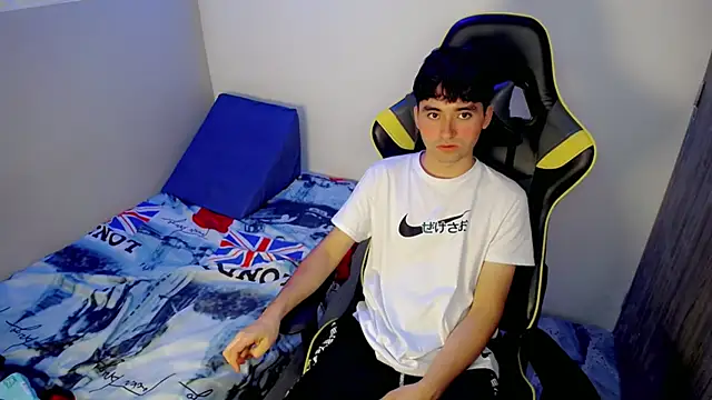 Snapshot of Luigii_ chatting on March 5, 2026, 3:14 am Luigii online show from March 5, 2026, 3:14 am