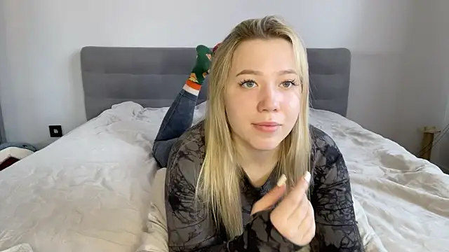 alyrasun online show from April 18, 2026, 7:11 am