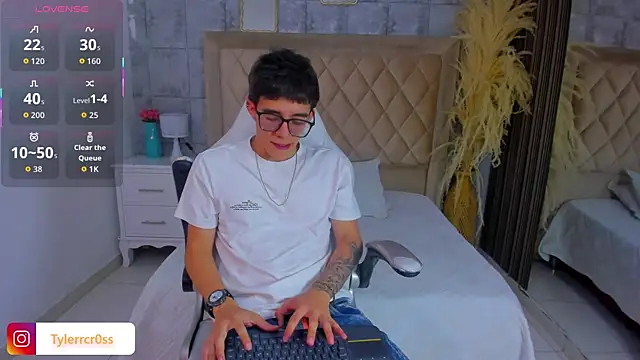 TylerCross  online show from April 4, 2026, 8:48 pm