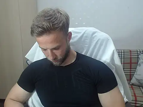 Snapshot of BlondEagleMuscle chatting on June 14, 2026, 9:05 pm BlondEagleMuscle online show from June 14, 2026, 9:05 pm