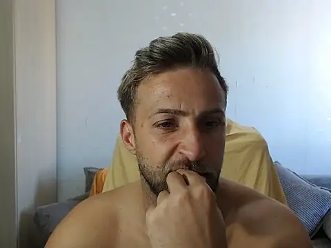 Snapshot of BlondEagleMuscle chatting on July 31, 2026, 12:04 pm BlondEagleMuscle online show from July 31, 2026, 12:04 pm
