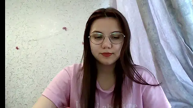 Aurora Breeze online show from May 5, 2026, 11:02 am
