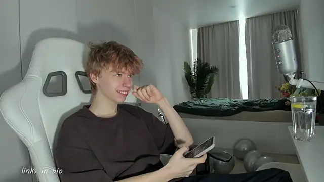 Wawesuc online show from March 18, 2026, 4:48 am