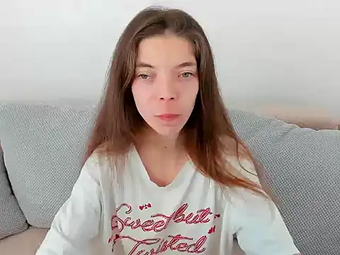 Snapshot of LikaAeiston1 chatting on March 12, 2026, 5:45 am LikaAeiston1 online show from March 12, 2026, 5:45 am