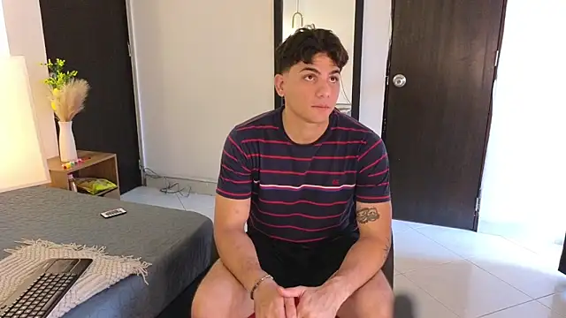 MrAdonis  online show from April 7, 2026, 7:15 pm