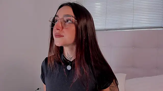Snapshot of Emily_Rousess chatting on June 28, 2026, 9:54 pm Emily Rousess online show from June 28, 2026, 9:54 pm