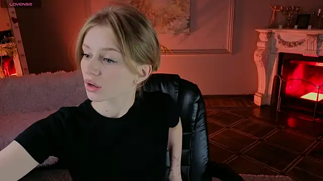 Snapshot of Mickey_Milk chatting on April 24, 2026, 5:53 am Mickey Milk online show from April 24, 2026, 5:53 am