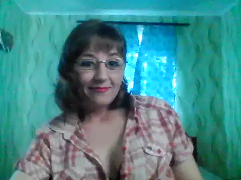 Alisaprice077 online show from May 3, 2026, 2:20 pm