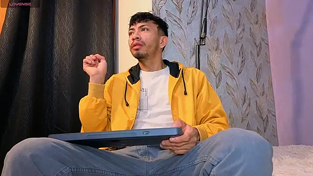 Luchoplayboy online show from April 14, 2026, 11:59 am