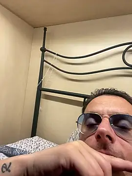 tonyboys19418 online show from April 17, 2026, 12:13 am