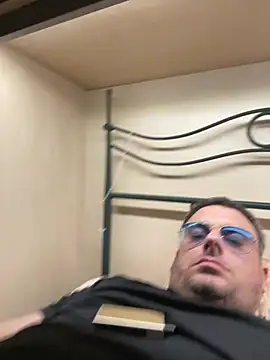 tonyboys19418 online show from April 8, 2026, 10:00 pm