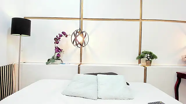 BrendaCantorel online show from March 23, 2026, 12:05 pm