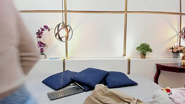 BrendaCantorel online show from April 8, 2026, 11:55 am