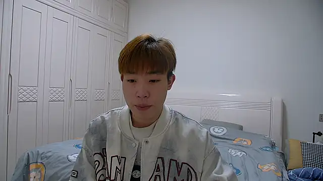 Snapshot of Similu-001 chatting on March 8, 2026, 10:07 am Similu-001 online show from March 8, 2026, 10:07 am