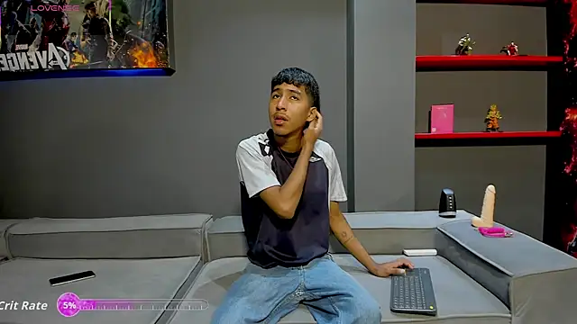 Ender h0tt online show from April 14, 2026, 2:11 pm