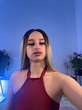 ScarletFlameee online show from May 28, 2026, 5:59 am