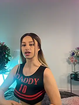 ScarletFlameee online show from May 2, 2026, 6:07 am