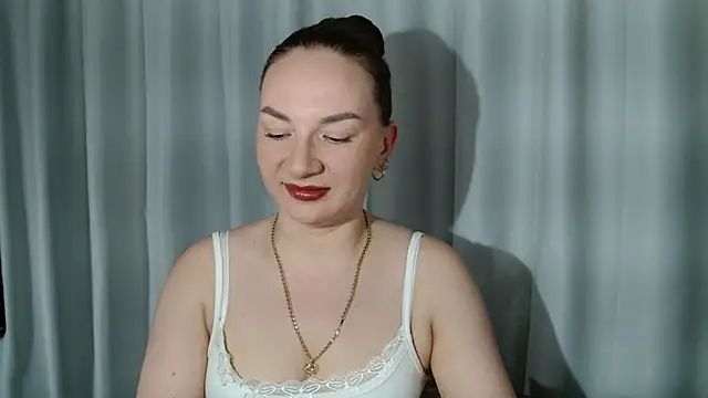 Snapshot of Belle_Fiesta chatting on April 10, 2026, 10:39 pm Belle Fiesta online show from April 10, 2026, 10:39 pm