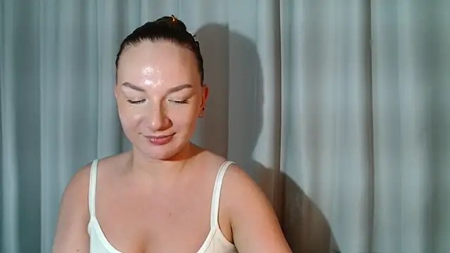 Snapshot of Belle_Fiesta chatting on April 21, 2026, 1:42 am Belle Fiesta online show from April 21, 2026, 1:42 am