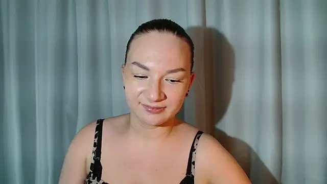Snapshot of Belle_Fiesta chatting on April 24, 2026, 10:23 pm Belle Fiesta online show from April 24, 2026, 10:23 pm