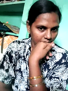Riyana2026 online show from June 4, 2026, 8:19 am