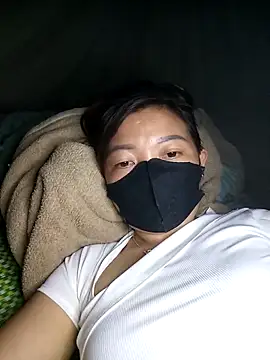 Bling-pusy online show from April 16, 2026, 1:23 pm