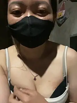 Bling-pusy online show from April 25, 2026, 12:30 pm