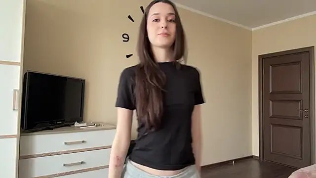 AdeleVelvet online show from April 16, 2026, 1:23 pm