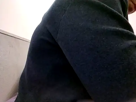 biszexboy97 online show from May 12, 2026, 6:58 pm