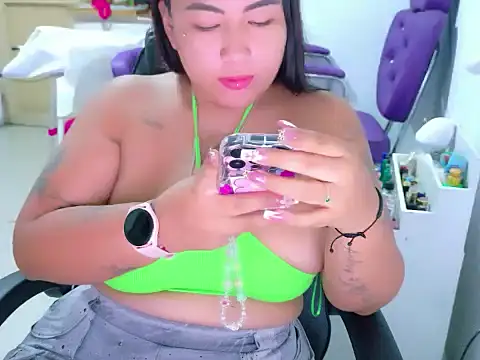 Snapshot of sexysofiaaa chatting on May 18, 2026, 12:22 am sexysofiaaa online show from May 18, 2026, 12:22 am