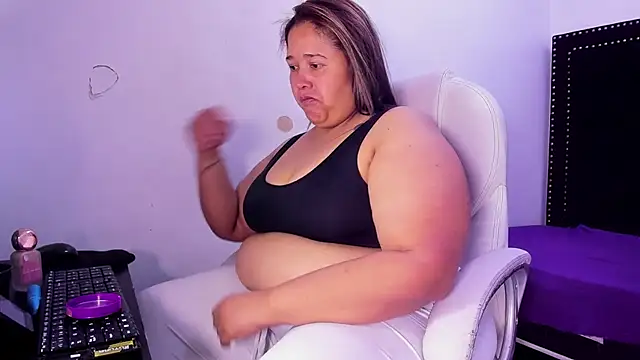 BustyyJuicy Rs online show from May 13, 2026, 1:18 pm