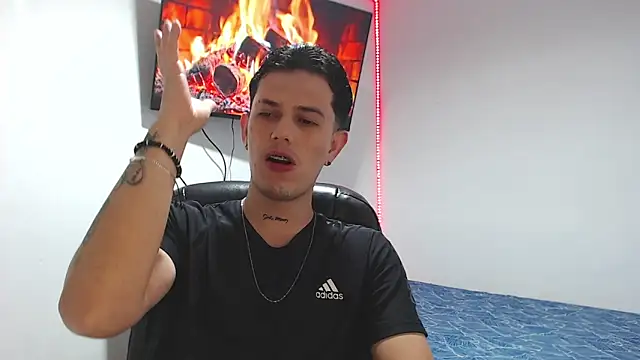 JUAN CAMILOXXX online show from April 7, 2026, 3:52 am