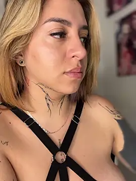 CarolQueen1  online show from April 12, 2026, 12:41 pm