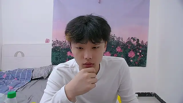 icecream-002 online show from April 18, 2026, 12:40 pm