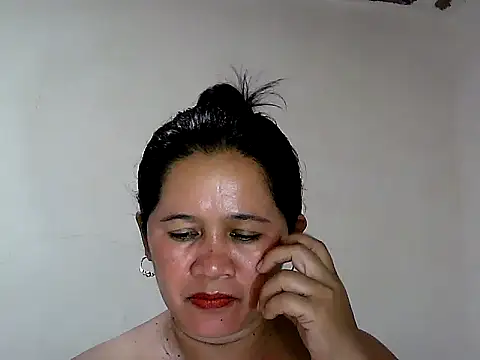Snapshot of lovelycutiepie2026 chatting on June 2, 2026, 10:37 am lovelycutiepie2026 online show from June 2, 2026, 10:37 am