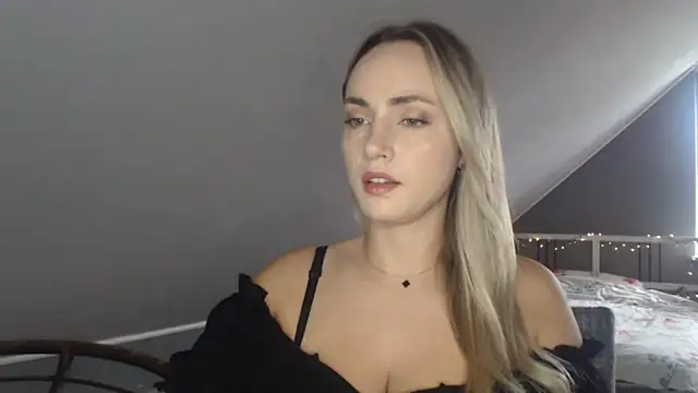 ScarlettSensitive online show from July 7, 2026, 6:16 am